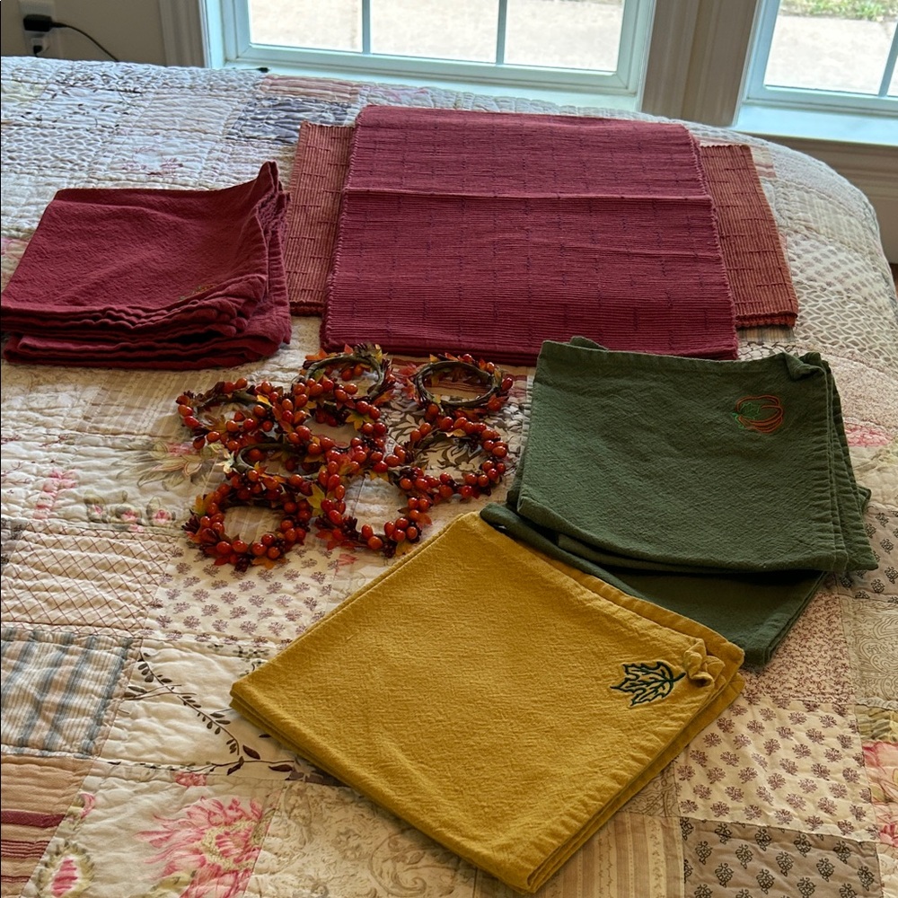Autumn Napkin Set with Berry Napkin Rings